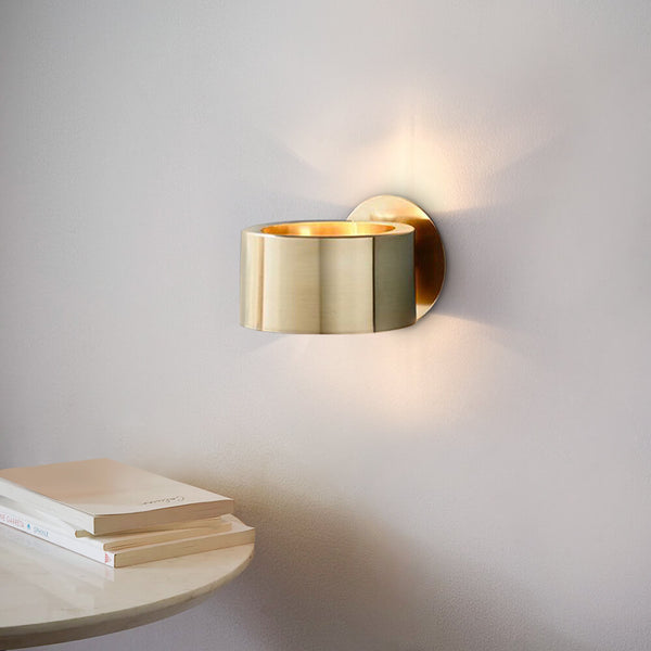 Mid Century One Light Wall Sconce in Brushed Brass Finish